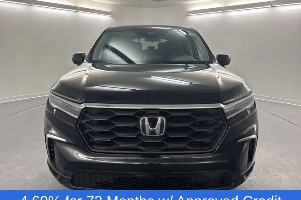 2023 Honda Pilot LX photo 1