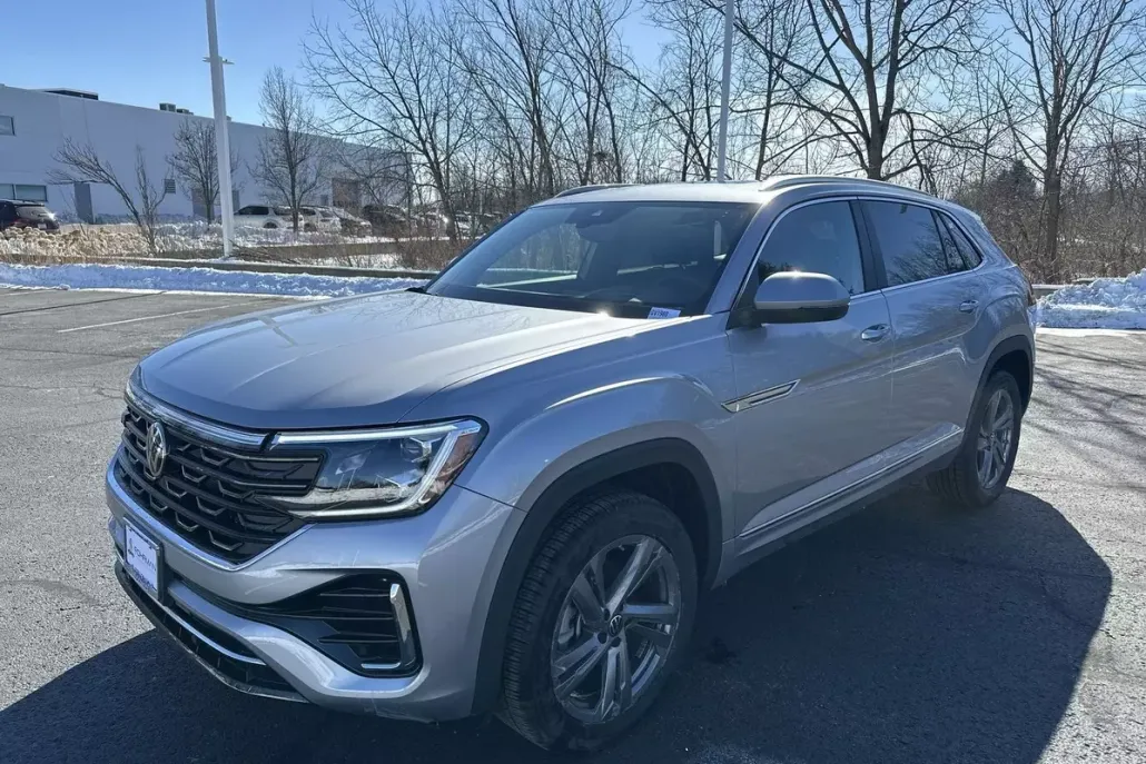 2024 Volkswagen Atlas Cross Sport SEL R-Line photo 1
