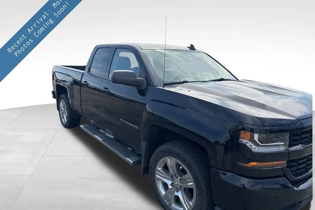 2018 Chevrolet Silverado 1500 Custom photo 1