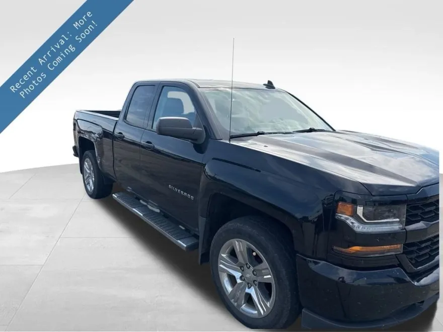 2018 Chevrolet Silverado 1500 Custom photo 1