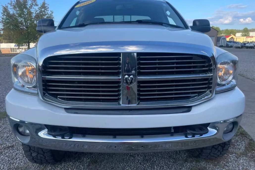 2008 Dodge Ram SLT photo 1
