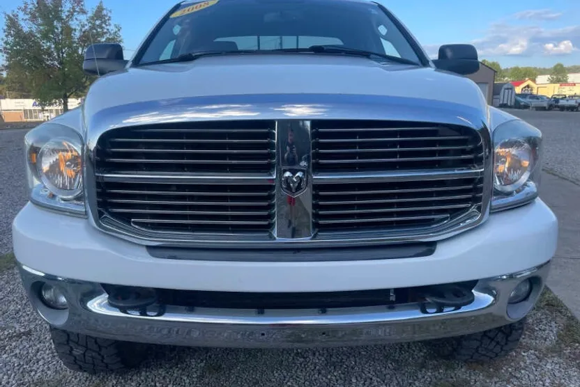 2008 Dodge Ram SLT photo 1