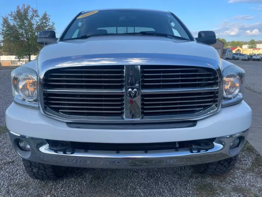 2008 Dodge Ram SLT photo 1