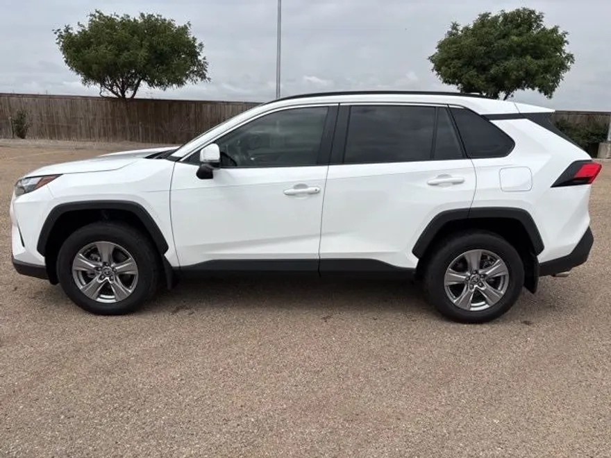 2024 Toyota RAV4 XLE photo 1