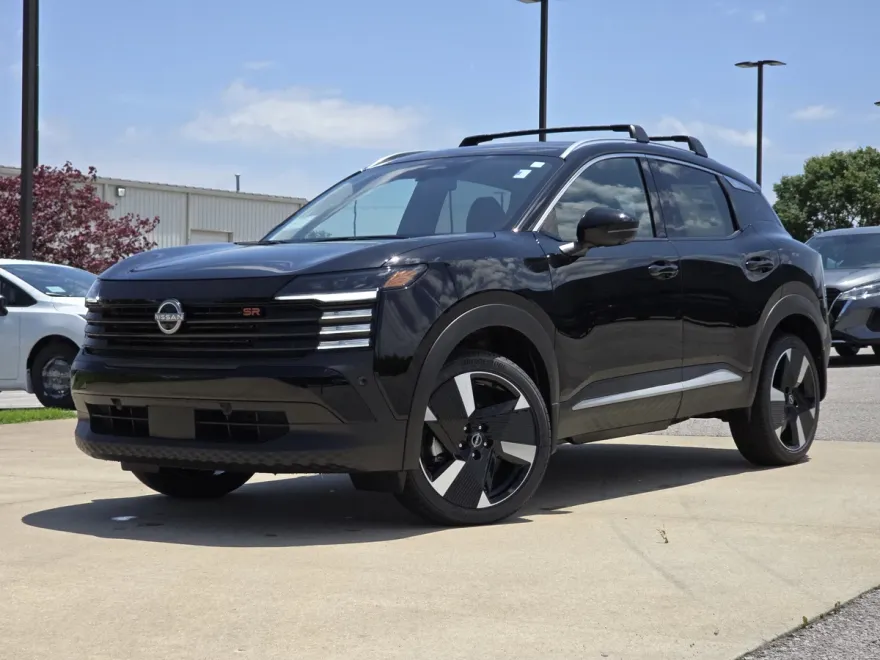 2025 Nissan Kicks SR photo 1