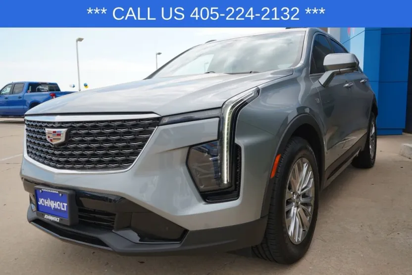 2025 Cadillac XT4 Premium Luxury photo 1