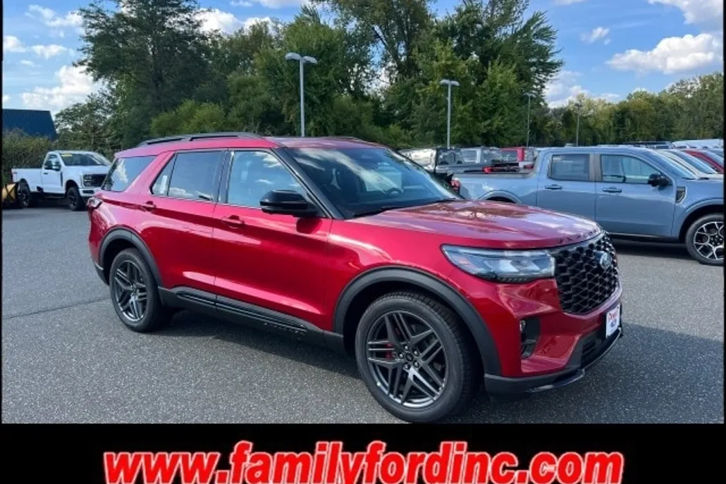2025 Ford Explorer ST photo 1