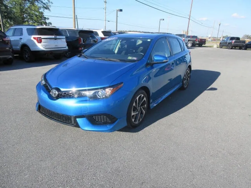 2017 Toyota Corolla iM Base photo 1