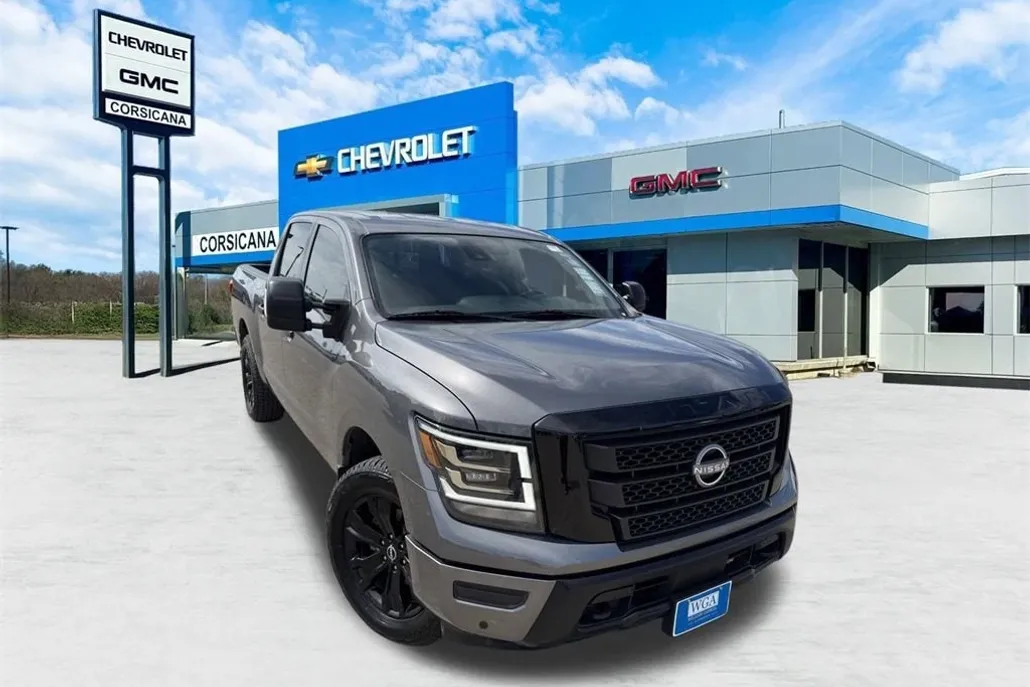 2023 Nissan Titan SV photo 1