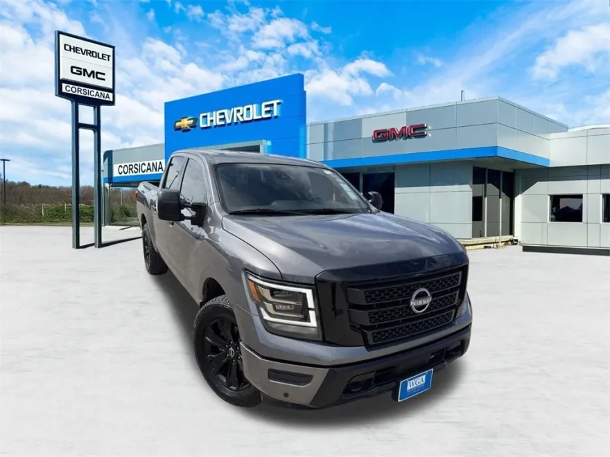 2023 Nissan Titan SV photo 1