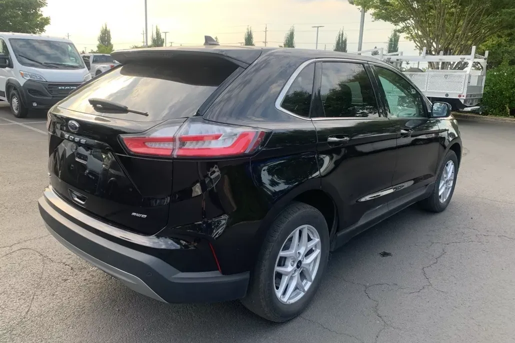 2024 Ford Edge SEL photo 1