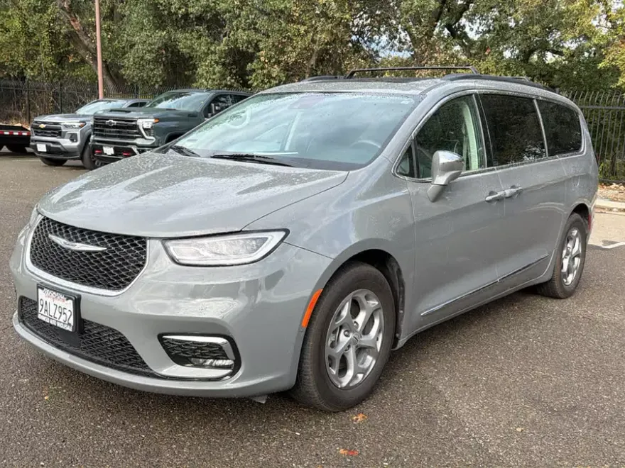 2022 Chrysler Pacifica Limited photo 1