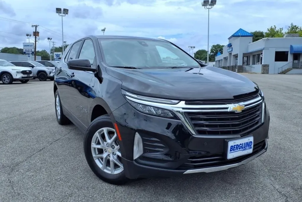 2022 Chevrolet Equinox LT photo 1