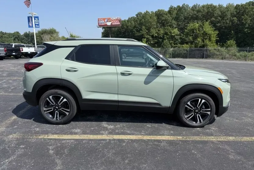 2026 Chevrolet Trailblazer LT photo 1