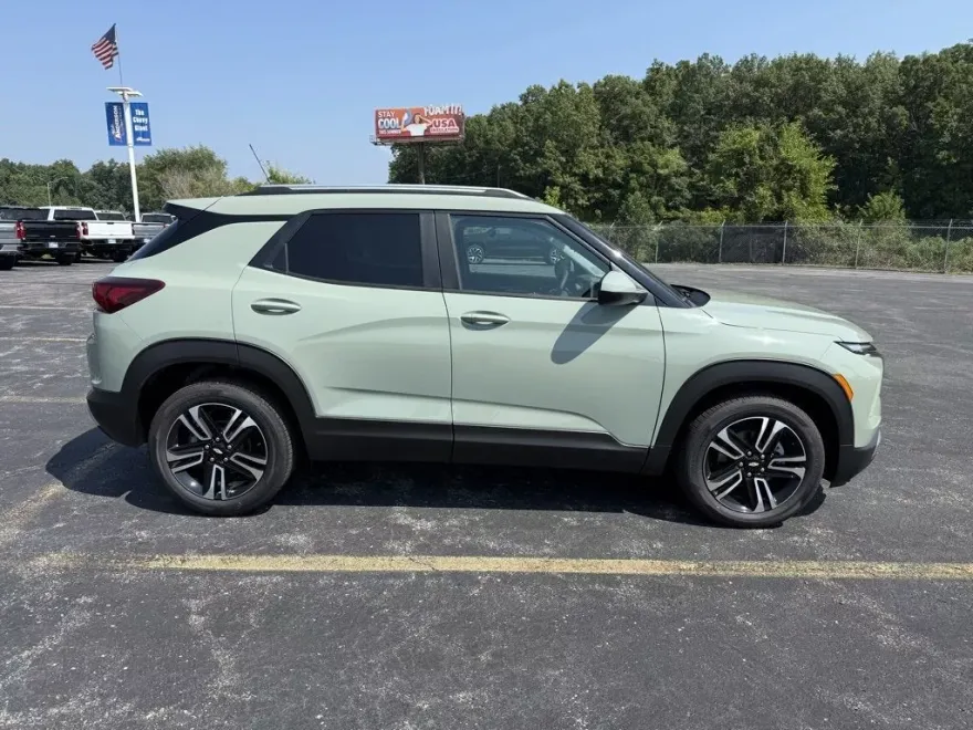2026 Chevrolet Trailblazer LT photo 1