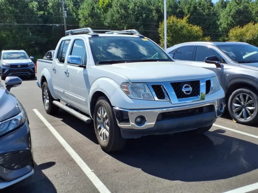 2012 Nissan Frontier SL photo 1