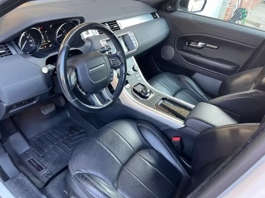 2017 Land Rover Range Rover Evoque SE photo 1