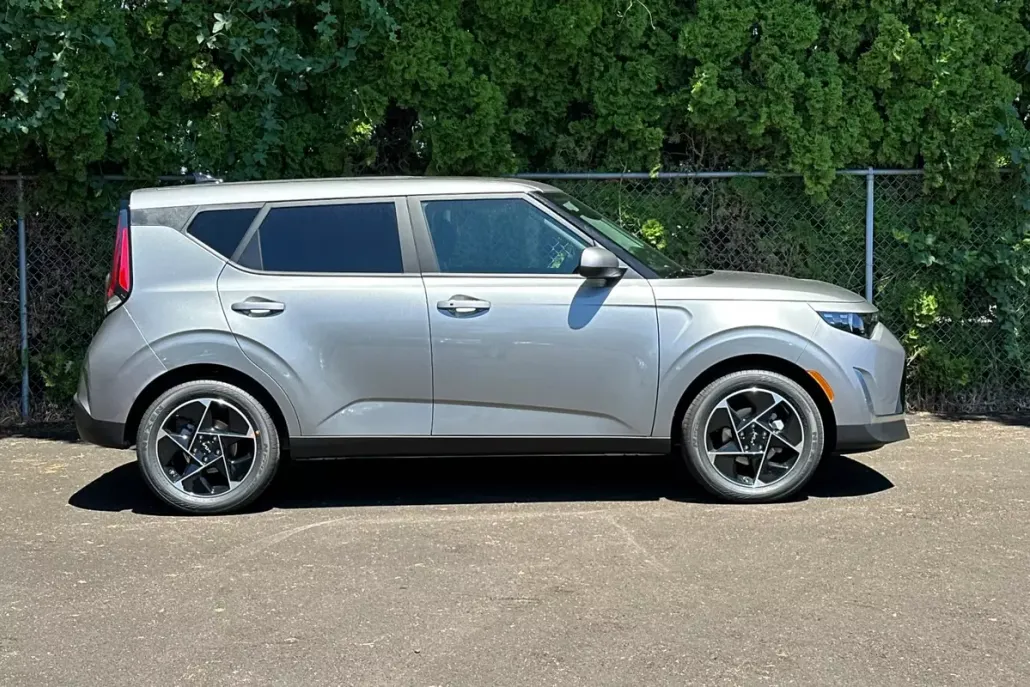 2025 Kia Soul EX photo 1