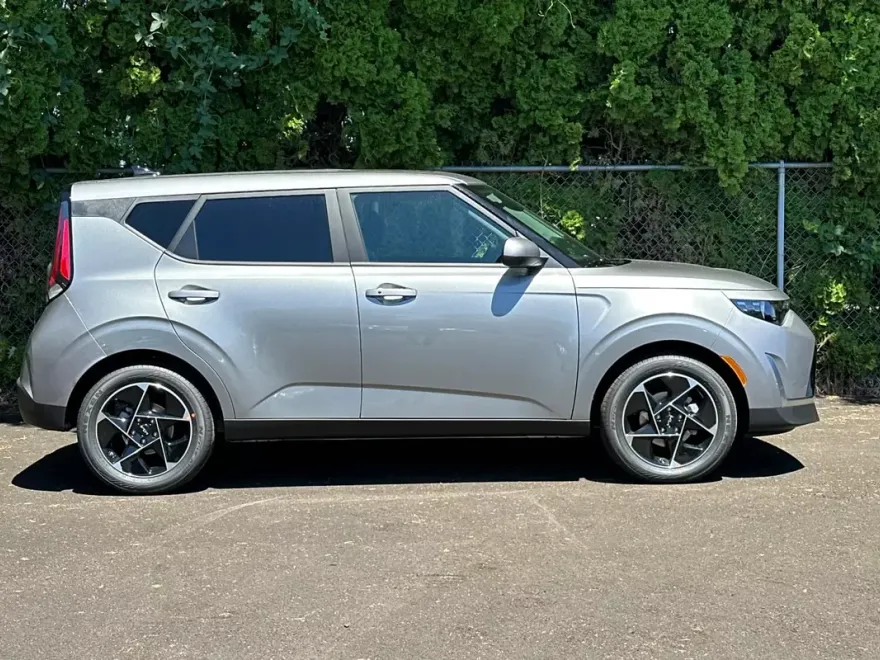 2025 Kia Soul EX photo 1