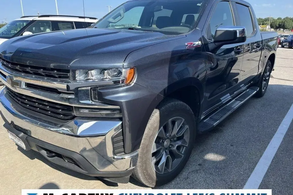 2021 Chevrolet Silverado 1500 LT photo 1