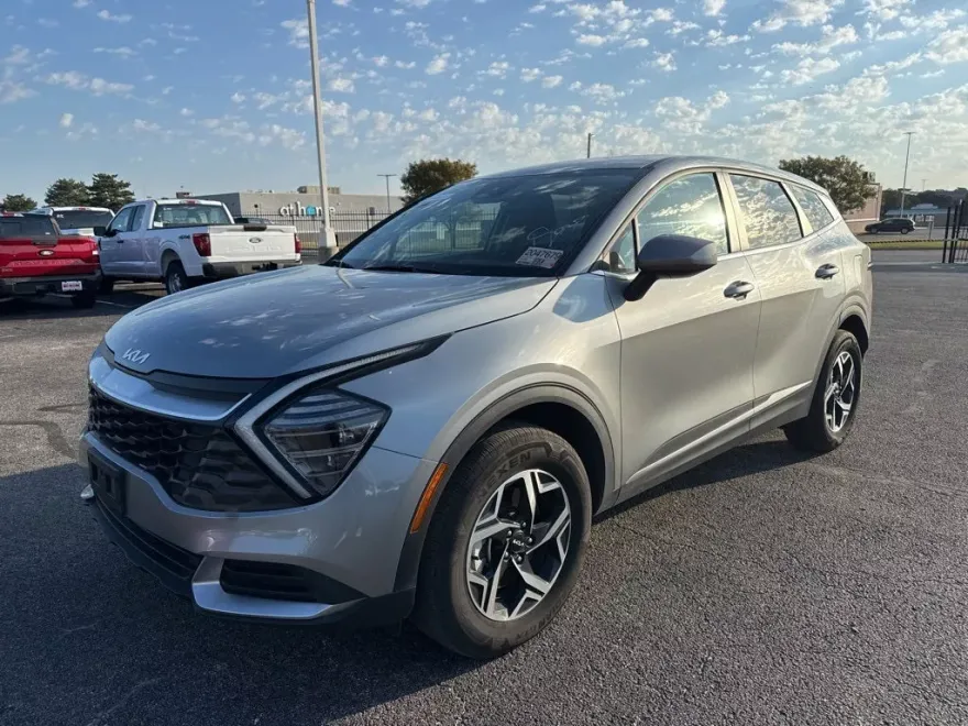 2024 Kia Sportage LX photo 1
