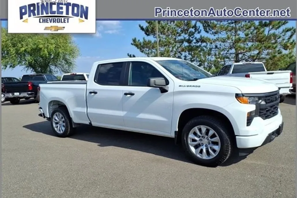 2022 Chevrolet Silverado Custom photo 1