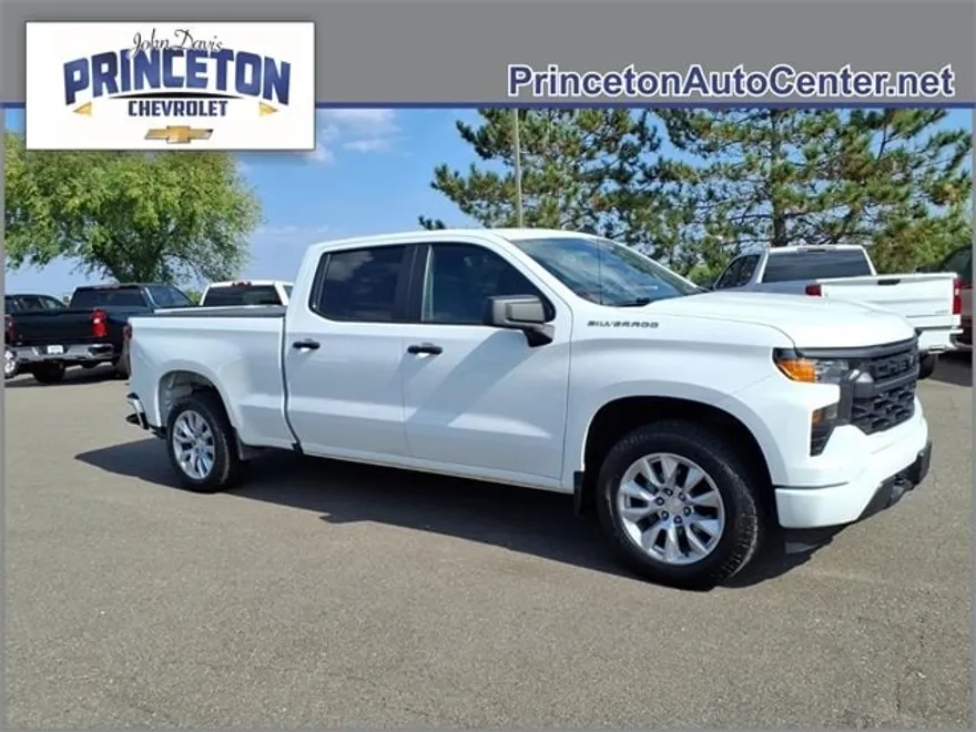 2022 Chevrolet Silverado Custom photo 1