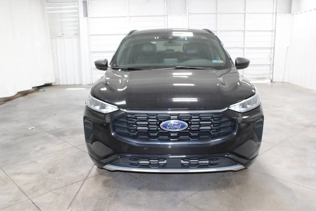 2024 Ford Escape ST-Line photo 1