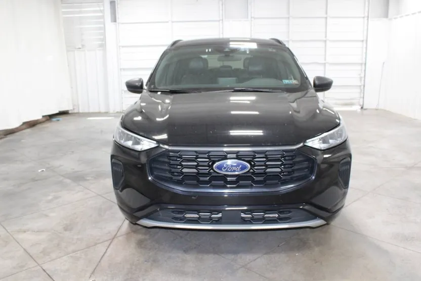 2024 Ford Escape ST-Line photo 1