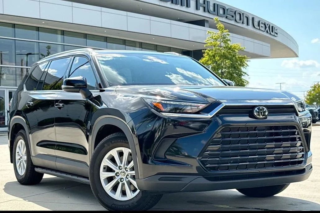 2024 Toyota Grand Highlander XLE photo 1