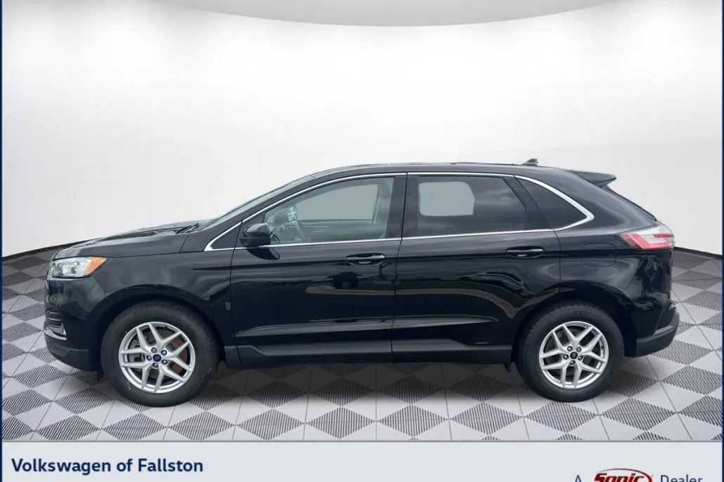 2021 Ford Edge SEL photo 1