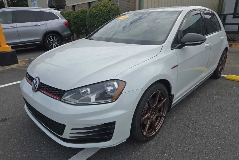 2016 Volkswagen Golf GTI Base SE Autobahn photo 1