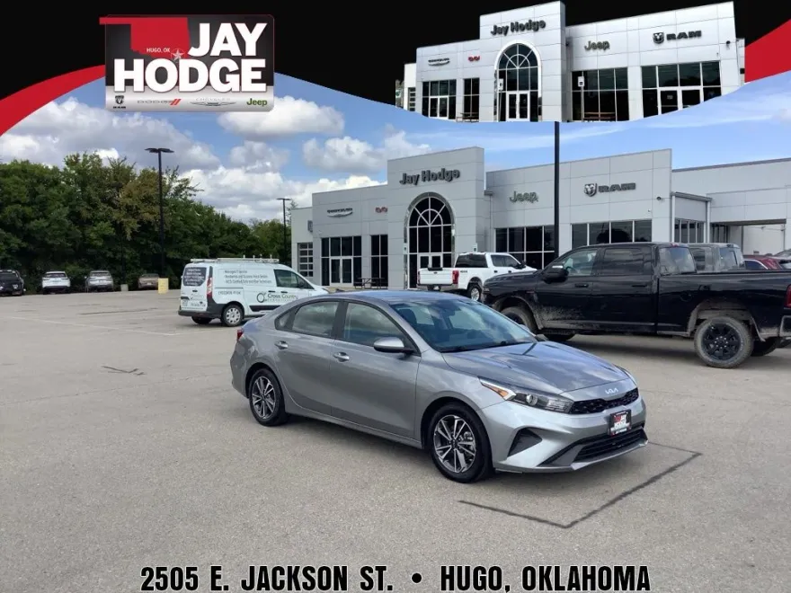 2023 Kia Forte LXS photo 1