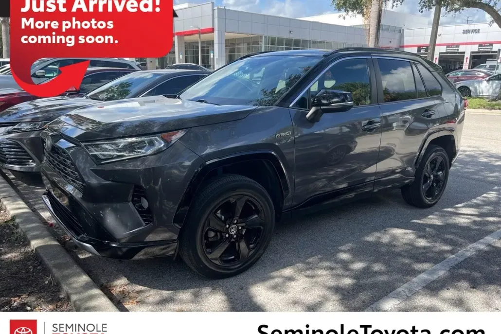 2019 Toyota RAV4 Hybrid XSE photo 1