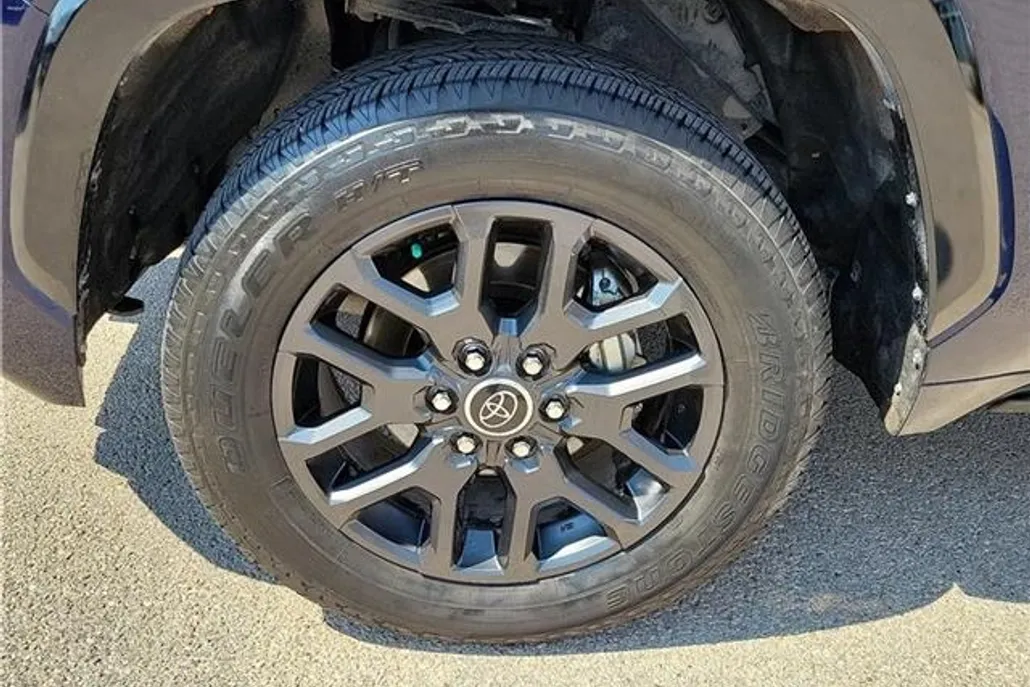 2023 Toyota Tundra Platinum CrewMax photo 1