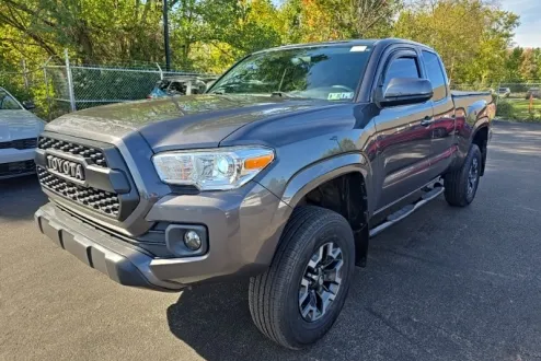 2016 Toyota Tacoma SR photo 3