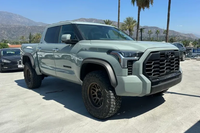 2022 Toyota Tundra Limited CrewMax photo 1