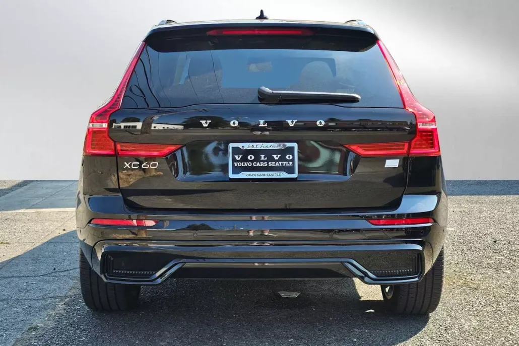 2023 Volvo XC60 Recharge Hybrid Ultimate photo 1