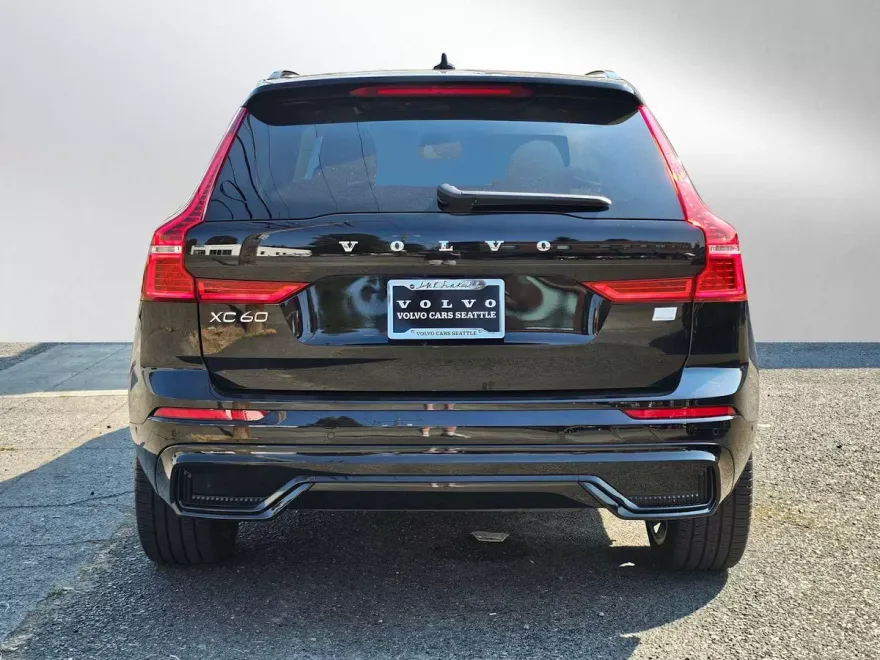 2023 Volvo XC60 Recharge Hybrid Ultimate photo 1