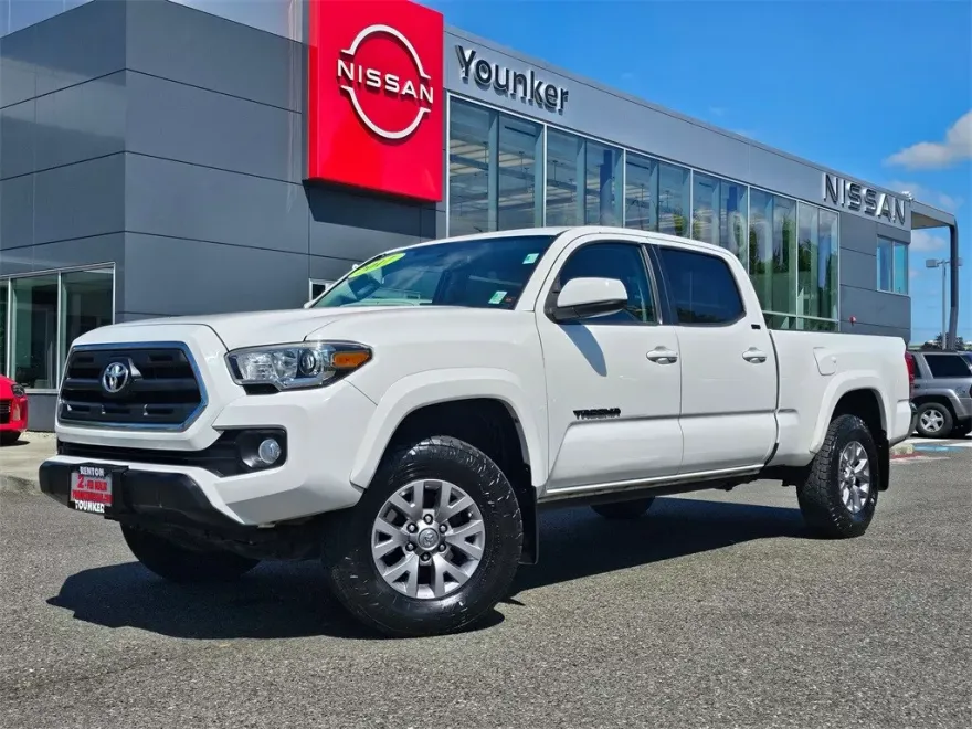 2017 Toyota Tacoma SR5 photo 1