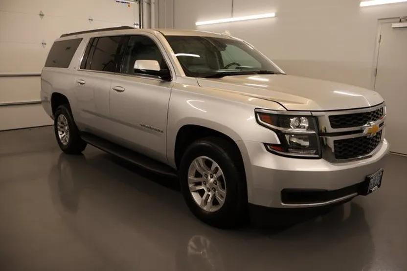 2020 Chevrolet Suburban LT photo 1