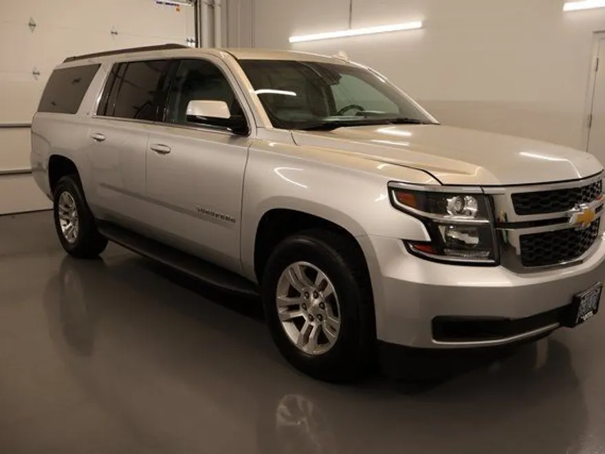 2020 Chevrolet Suburban LT photo 1