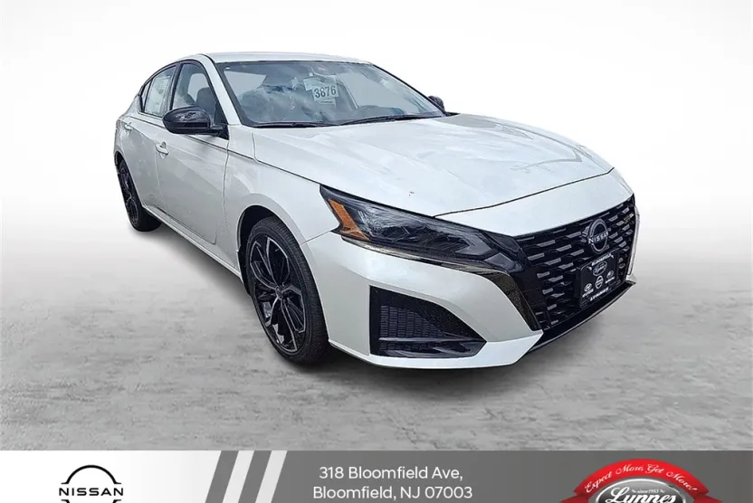 2025 Nissan Altima SR photo 1