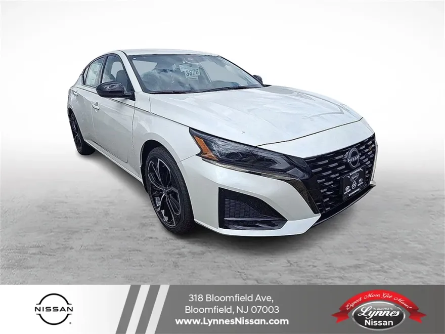 2025 Nissan Altima SR photo 1