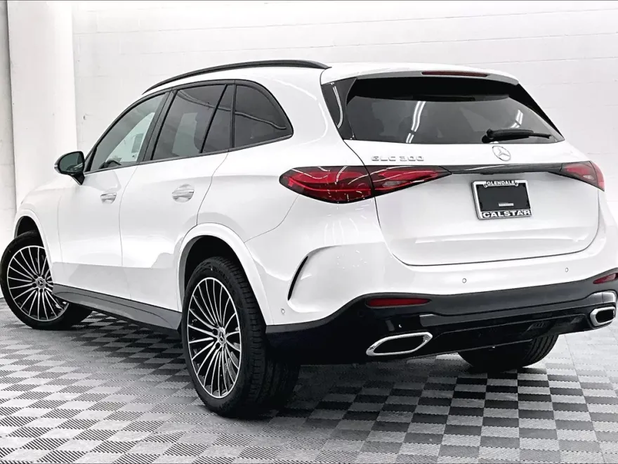 2026 Mercedes Benz GLC 300 photo 1