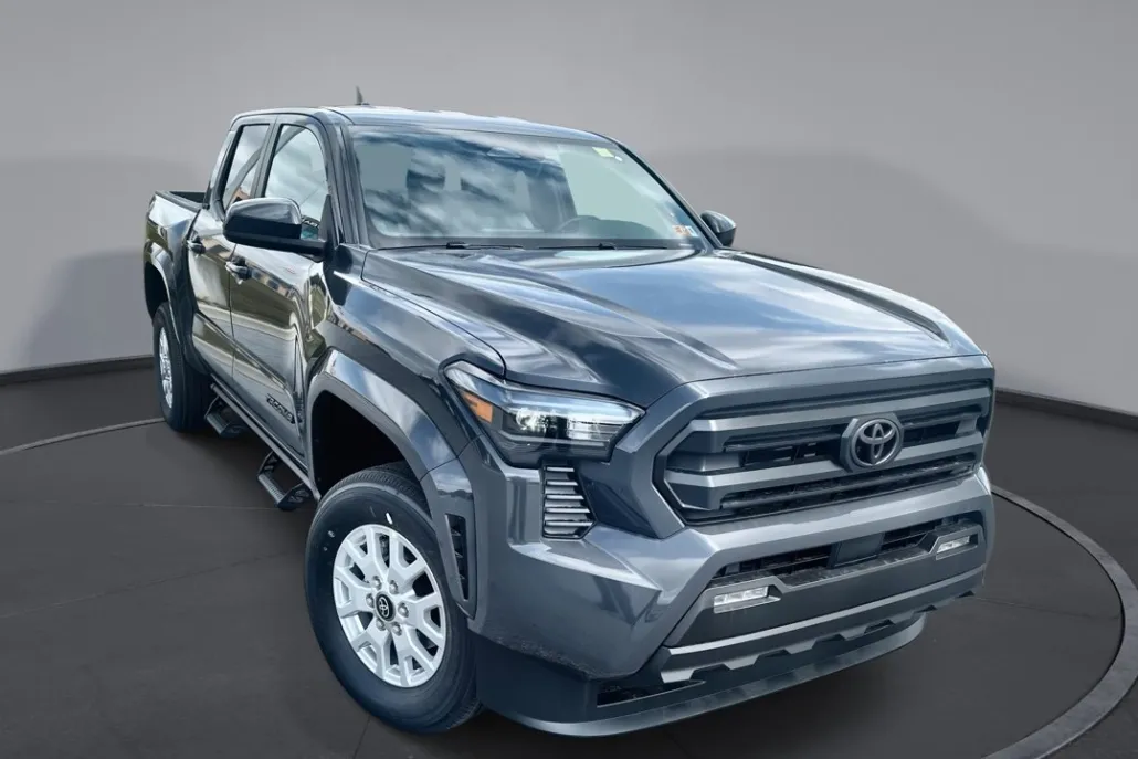 2025 Toyota Tacoma SR5 4x4 Double Cab photo 1