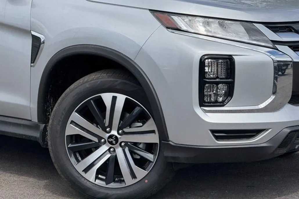 2025 Mitsubishi Outlander Sport ES SE LE photo 1
