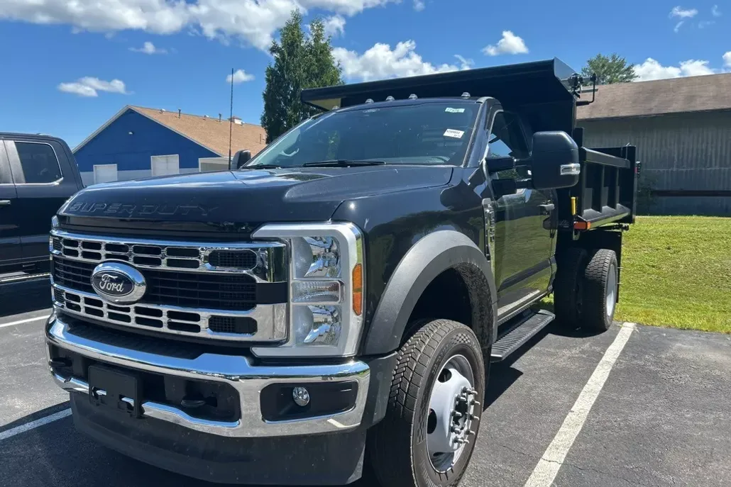 2025 Ford F-550 photo 1