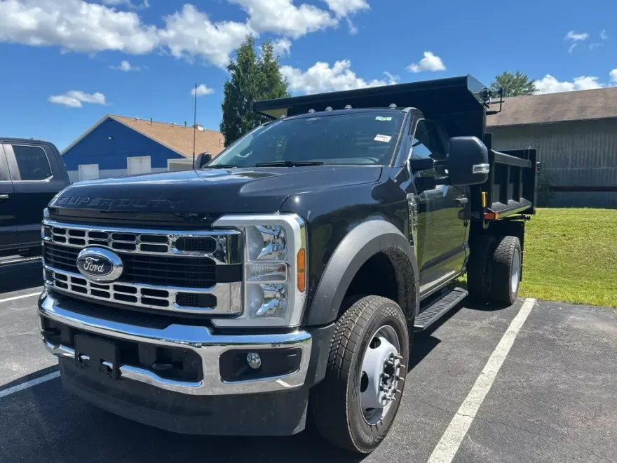 2025 Ford F-550 photo 1
