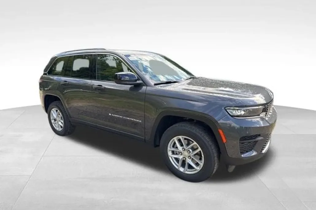 2025 Jeep Grand Cherokee Laredo photo 1